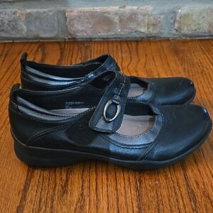 Earth Angelica Size 6 Black Leather Mary-Jane Style Shoes
